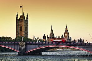 Die 35 Londoner Brücken: Lambeth Bridge