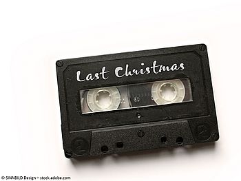 Eine schwarze Kassette auf weißem Grund mit der Beschriftung "Last Christmas"