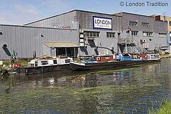 Das Unternehmensgebäude von London Tradition liegt direkt am River Lee.