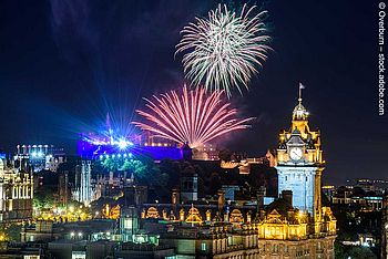 Feuerwerk auf dem Schlossberg von Edinburgh