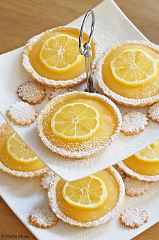 Lemon Curd Tartlets – Da geht die Sonne auf! Lemon Curd Tartlets – Da geht die Sonne auf!