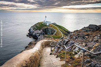 Treppen zum West Stack Lighthouse auf der Insel Anglesey