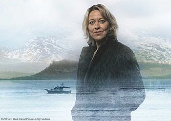 Nicola Walker als Annika Strandhed vor schottischer See-Kulisse