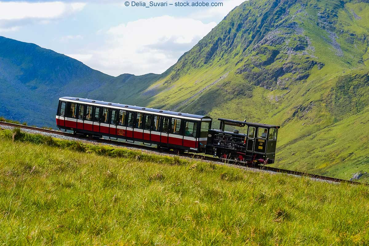 Historische Eisenbahn unterwegs im Eryri (Snowdonia) National Park