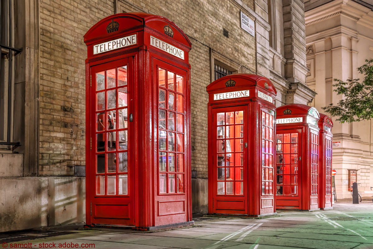 Klassiker im Straßenbild: die rote Telefonzelle